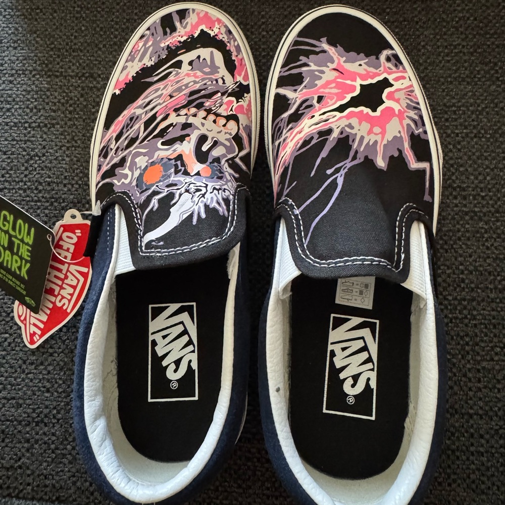 Vans Glow-In-The-Dark Classic Slip-On - Picture 3 of 12